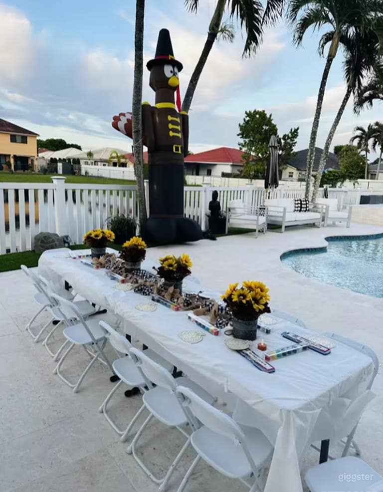  Private Pool Retreat with Spacious Outdoor Lounge 