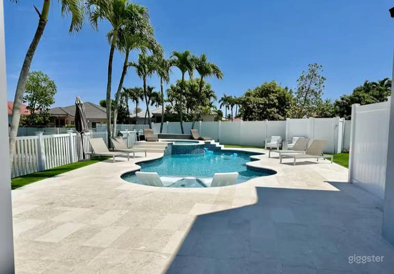  Private Pool Retreat with Spacious Outdoor Lounge 