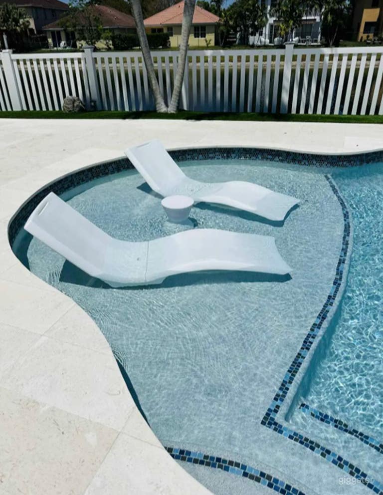  Private Pool Retreat with Spacious Outdoor Lounge 