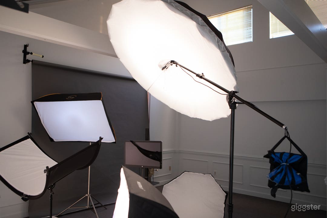 Two Unique Spaces Camera &amp; Lighting Included Photo 2