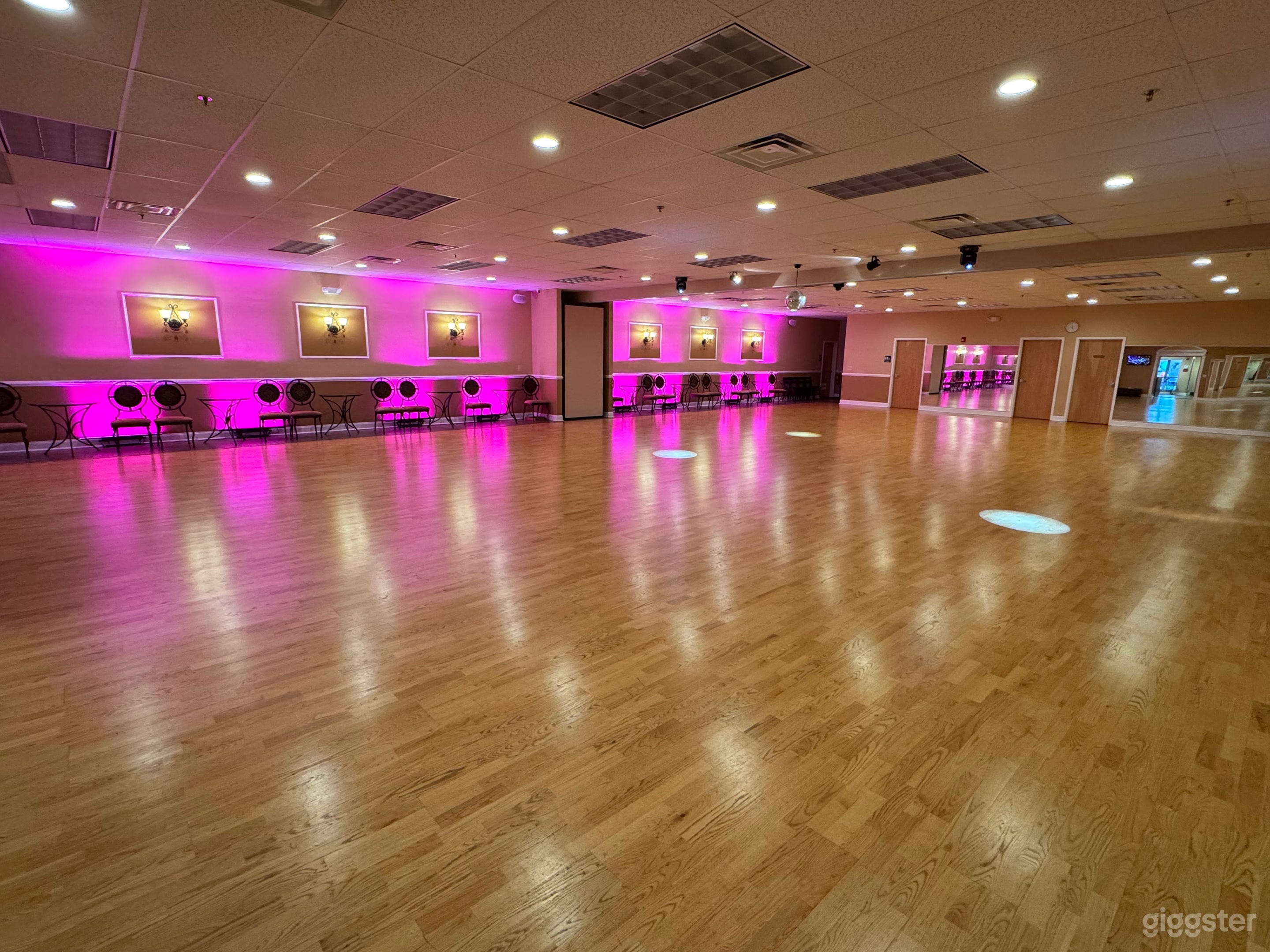 Specious Open Event Space filled with Elegance Photo 1