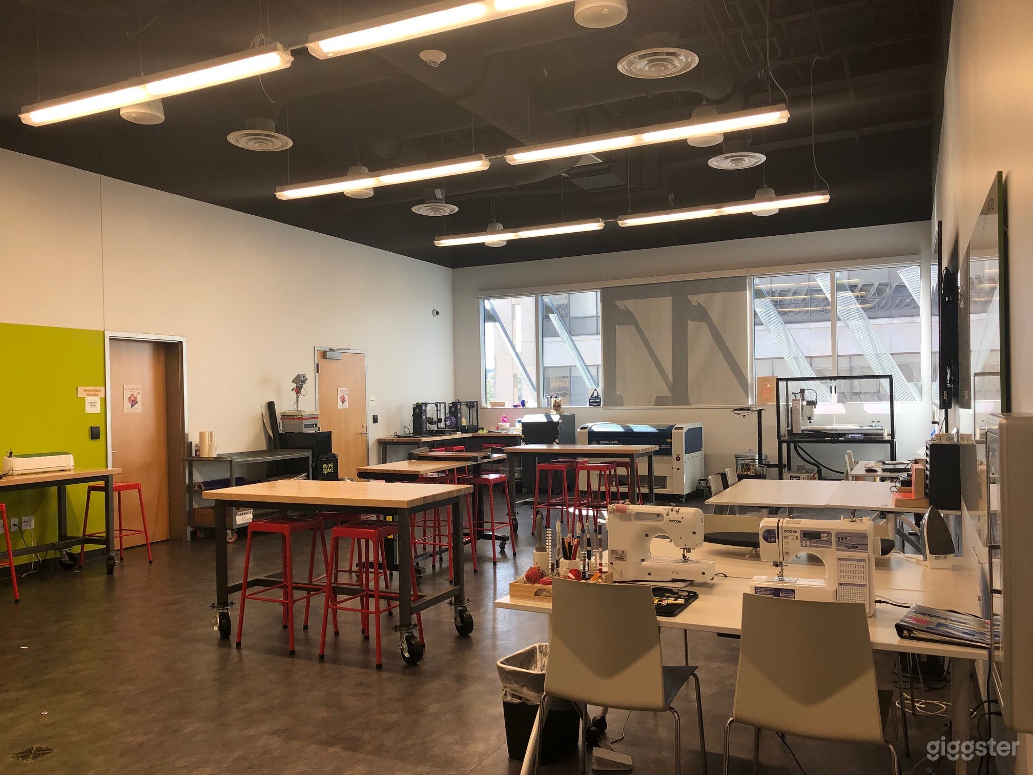 Library's Technical Study Room in River Center Branch Photo 4