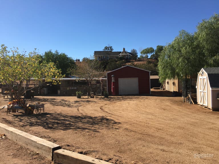  Garage, Horse corral and facility 