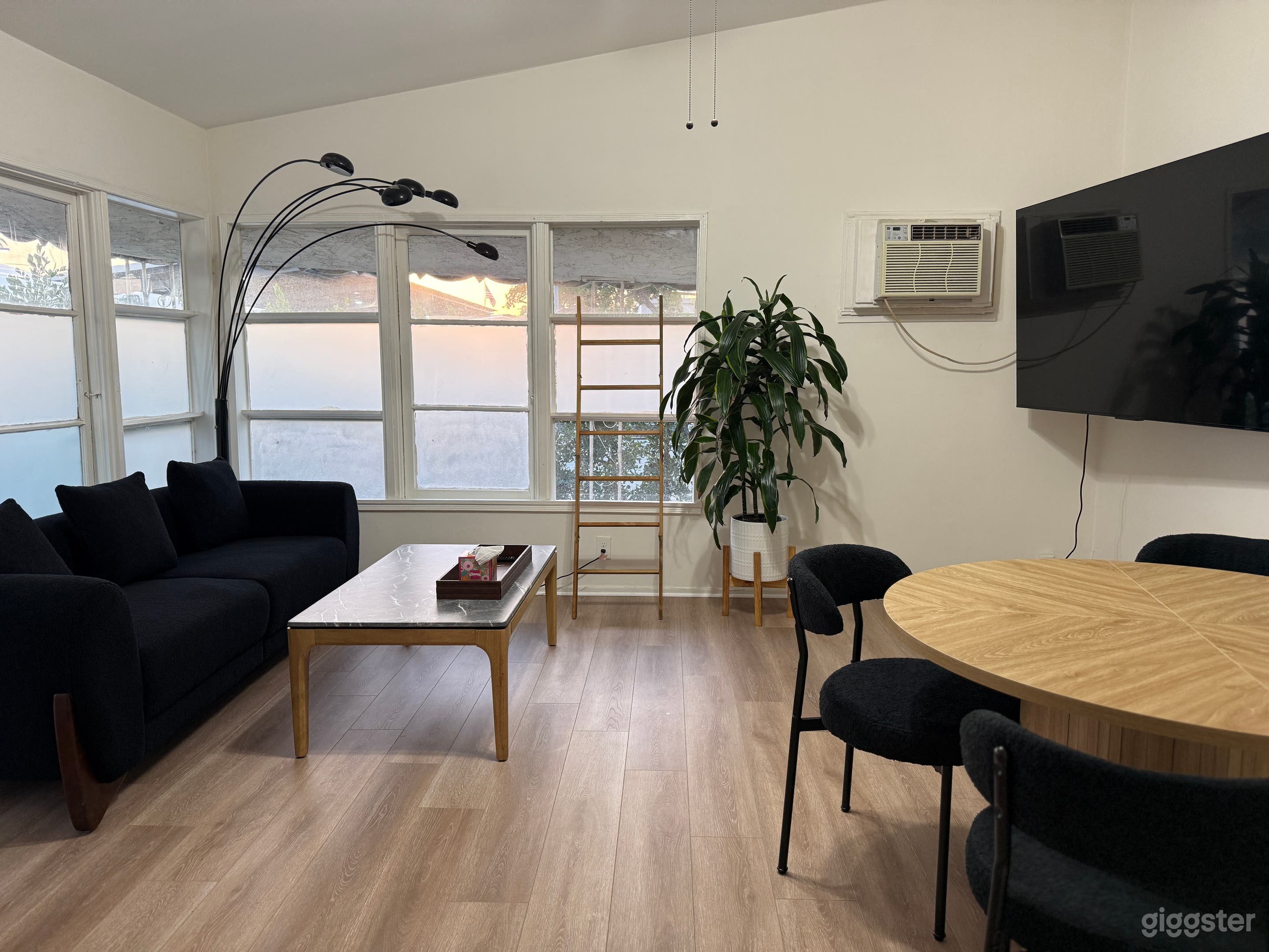 Studio set like Perfect for Photos Filming Photo 3