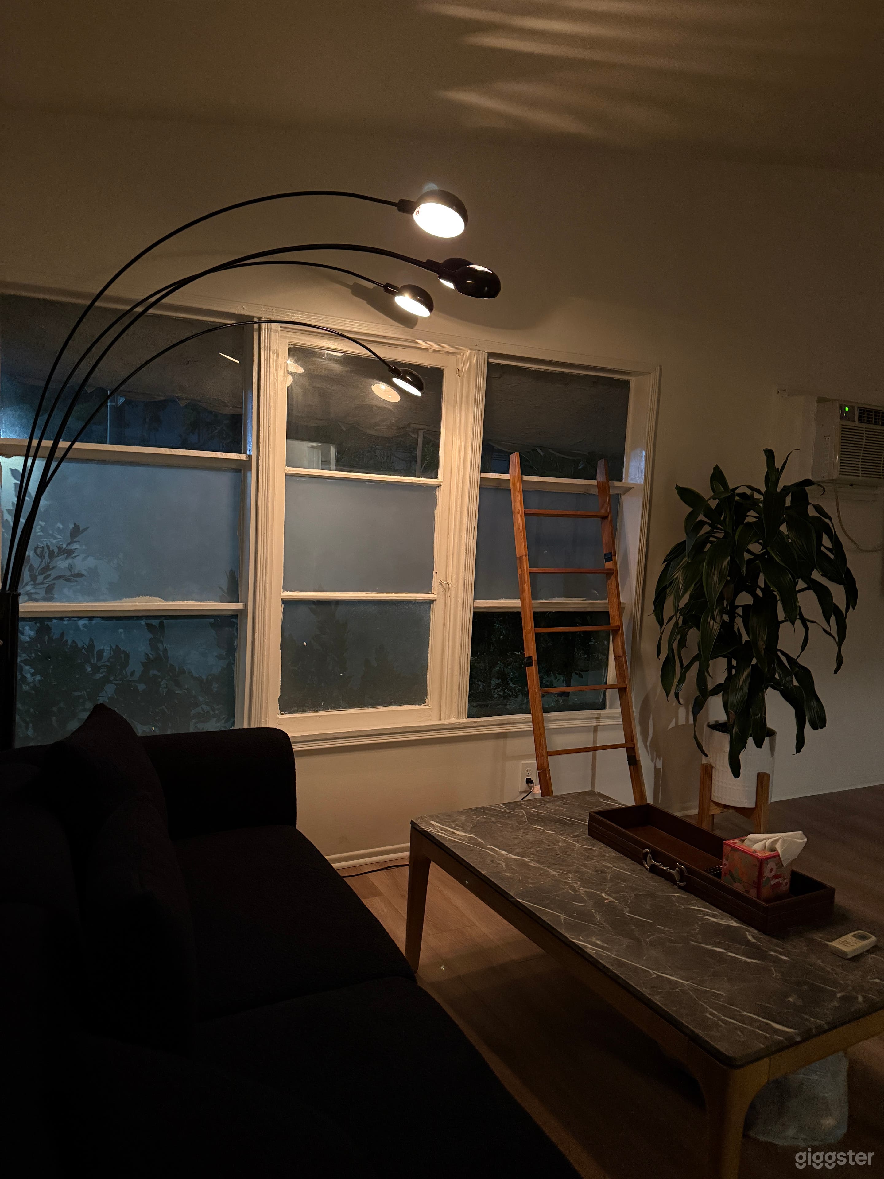 Studio set like Perfect for Photos Filming Photo 1