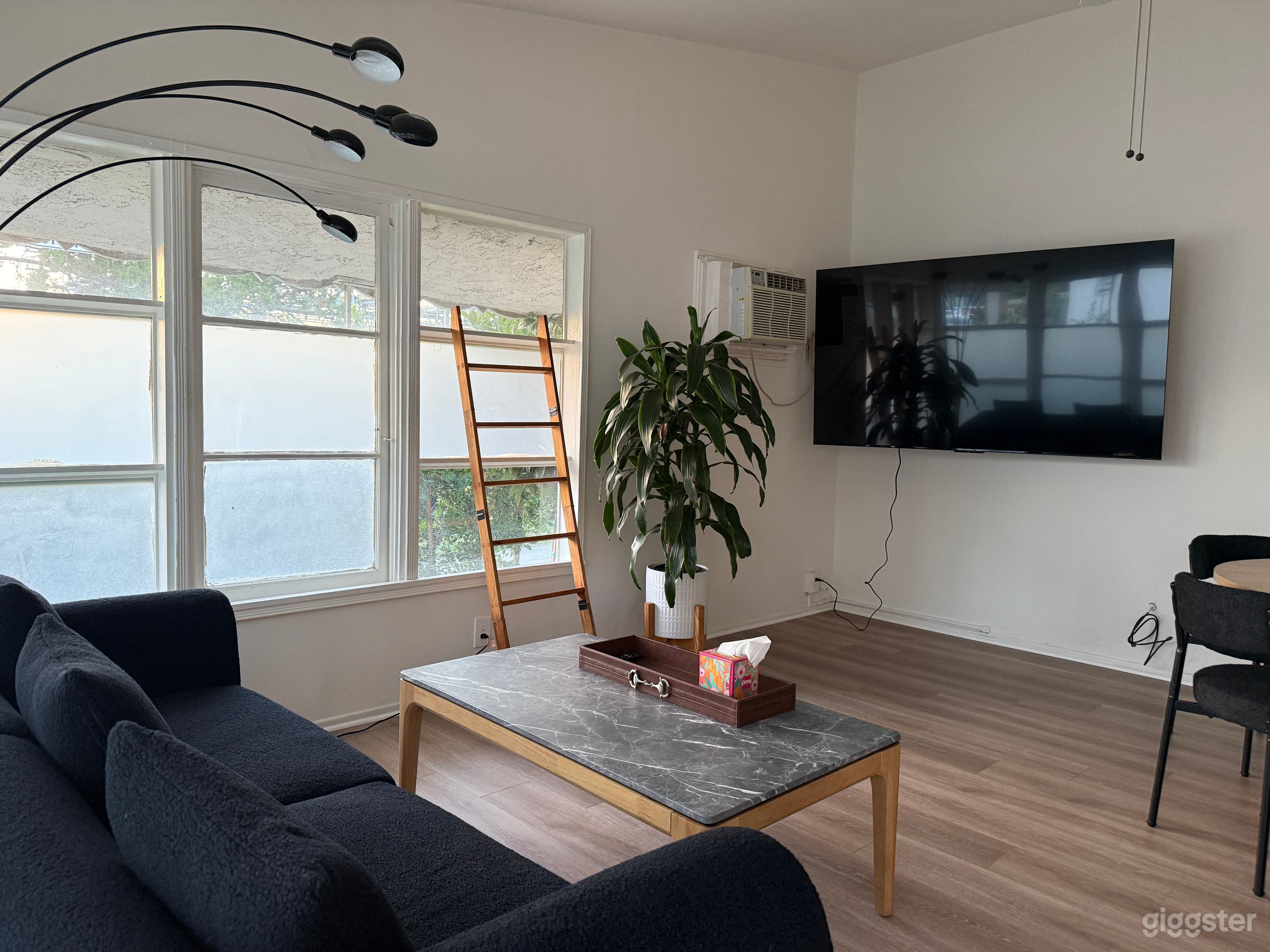 Studio set like Perfect for Photos Filming Photo 4