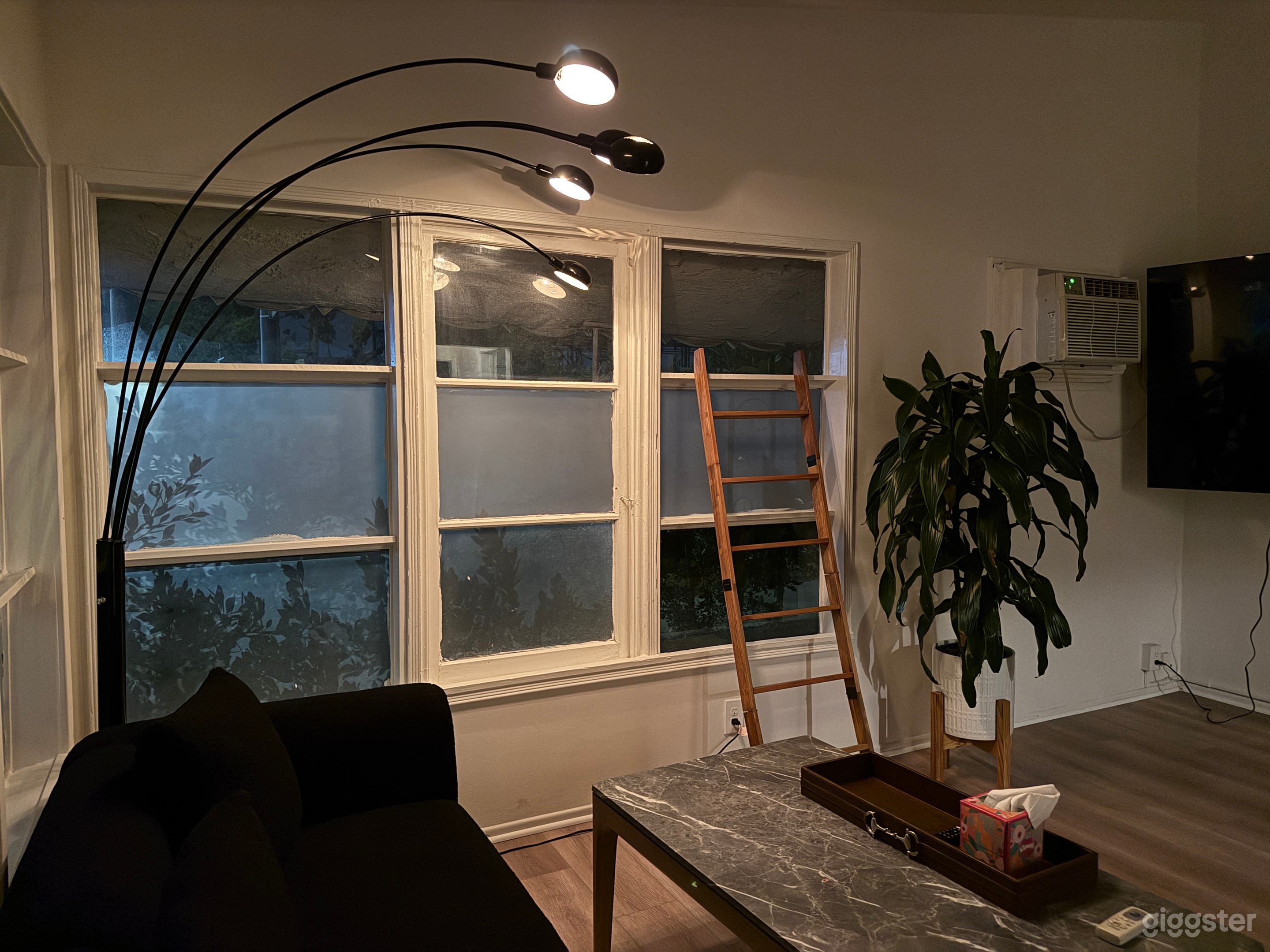 Studio set like Perfect for Photos Filming Photo 2