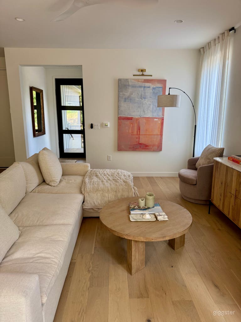  Modern, Organic Home (Tons of Natural Light!) 