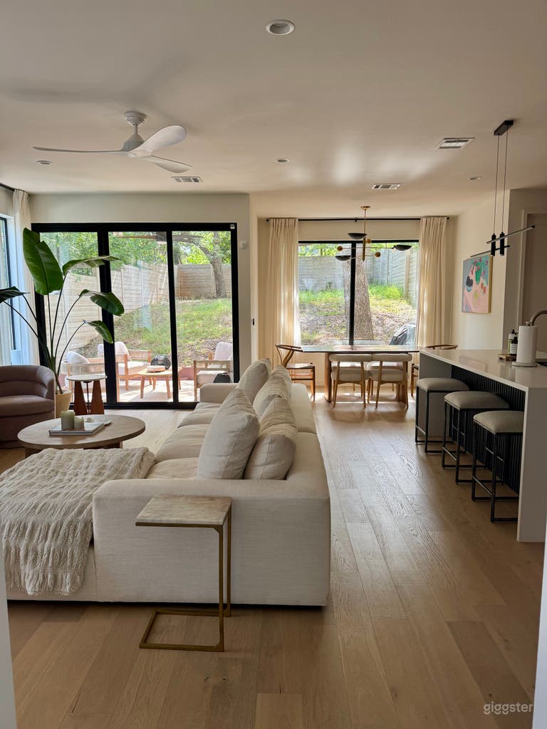  Modern, Organic Home (Tons of Natural Light!) 