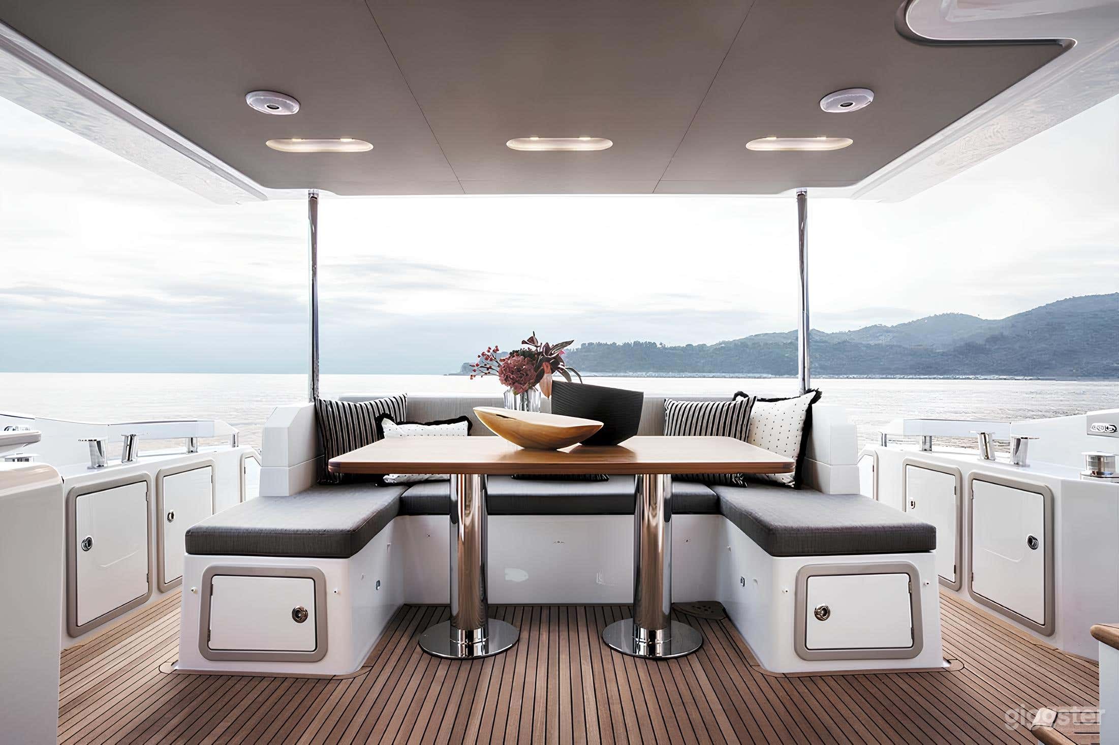 Sleek and Elegant 68' Azimut Photo 3