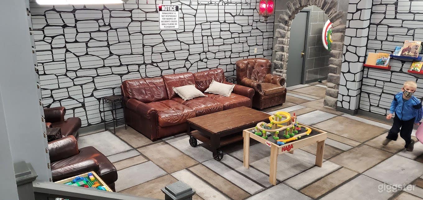 Events space, gift shop and toy store Photo 3