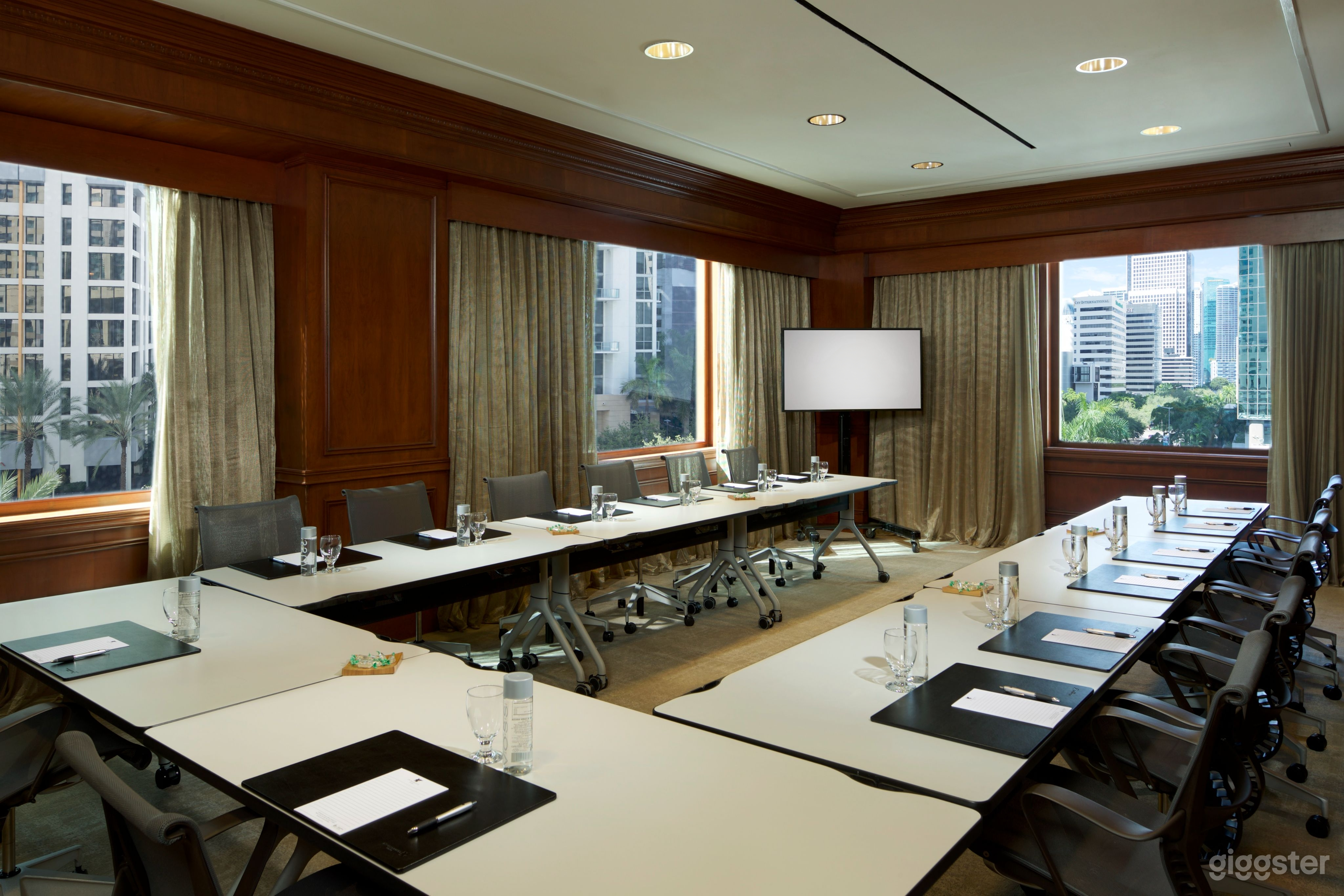 Versatile New York Room for Corporate Events Photo 1