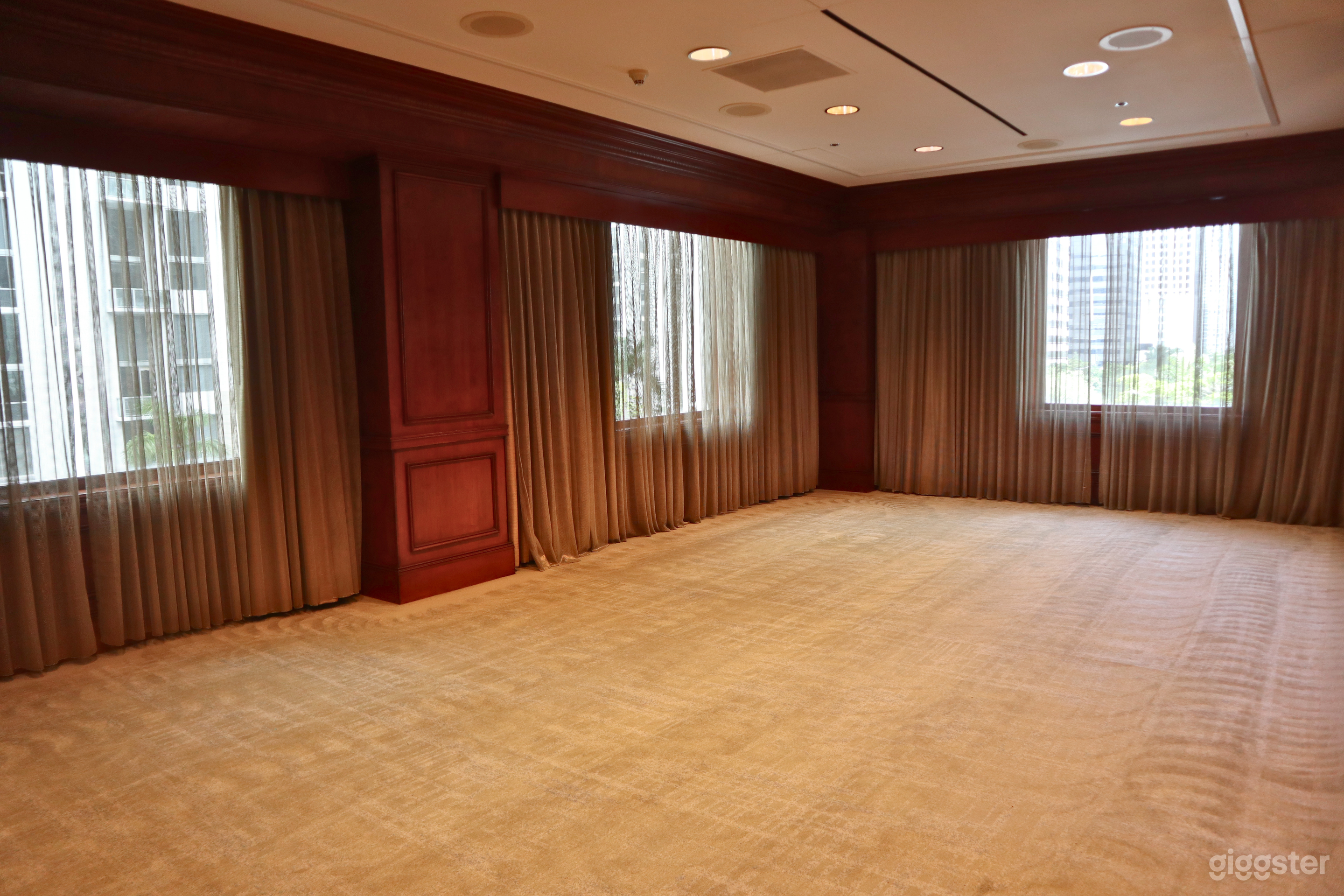 Versatile New York Room for Corporate Events Photo 4