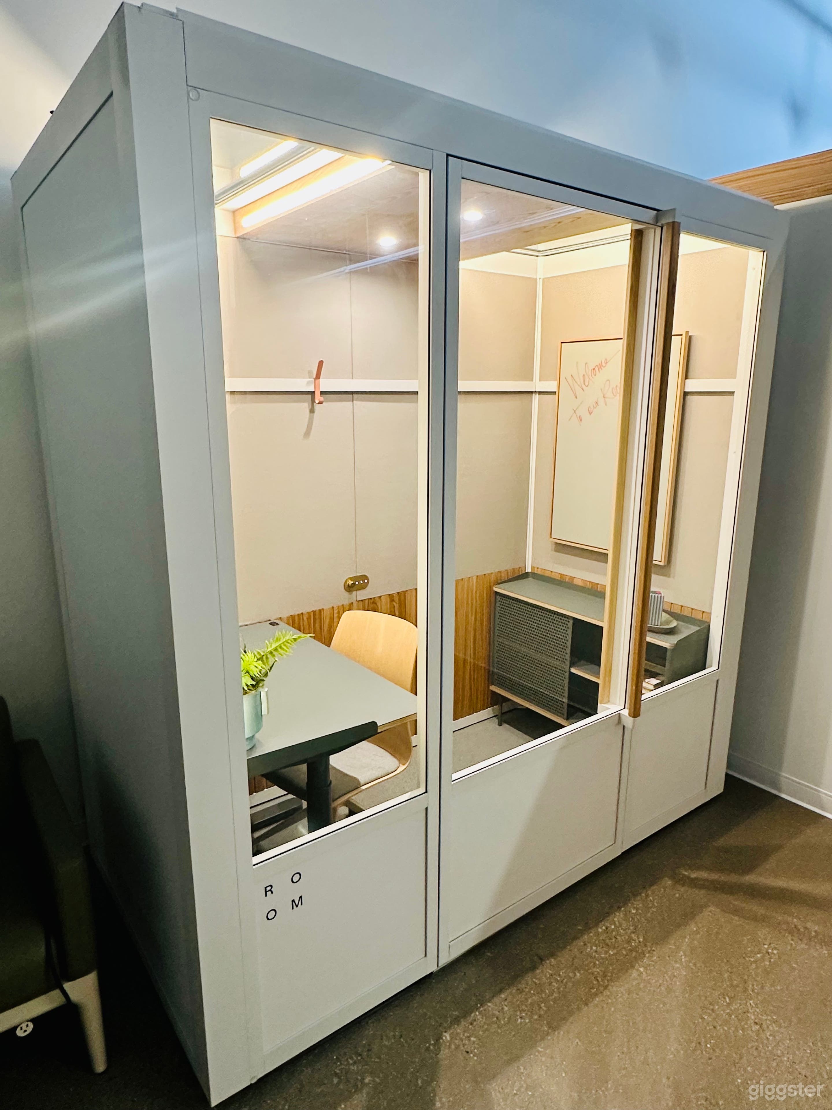 Personal Office Pod Photo 3