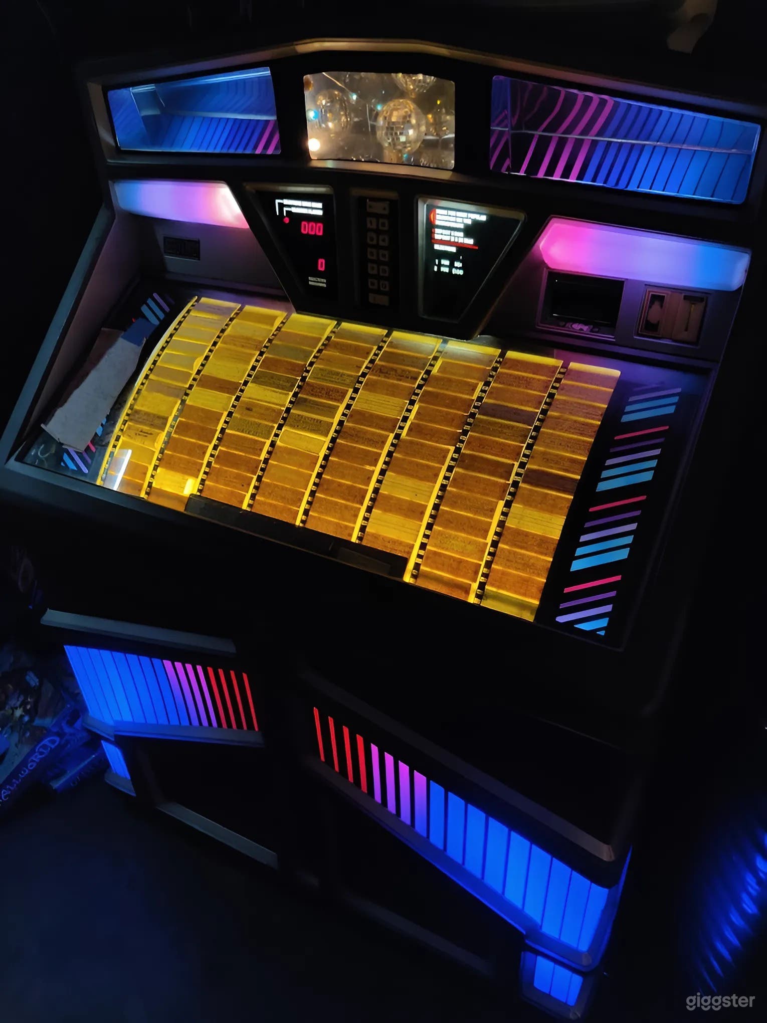 Classic Neighborhood Hangout with Beer, Pool Table, &amp; Live Music Photo 4