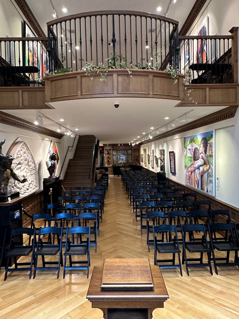  Stunning Art Gallery located in Downtown Indianapolis 