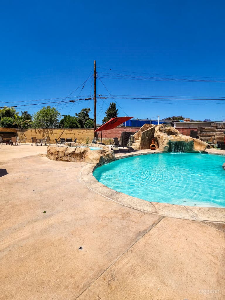  Tropical Rock Pool & Custom Waterfall Oasis 
