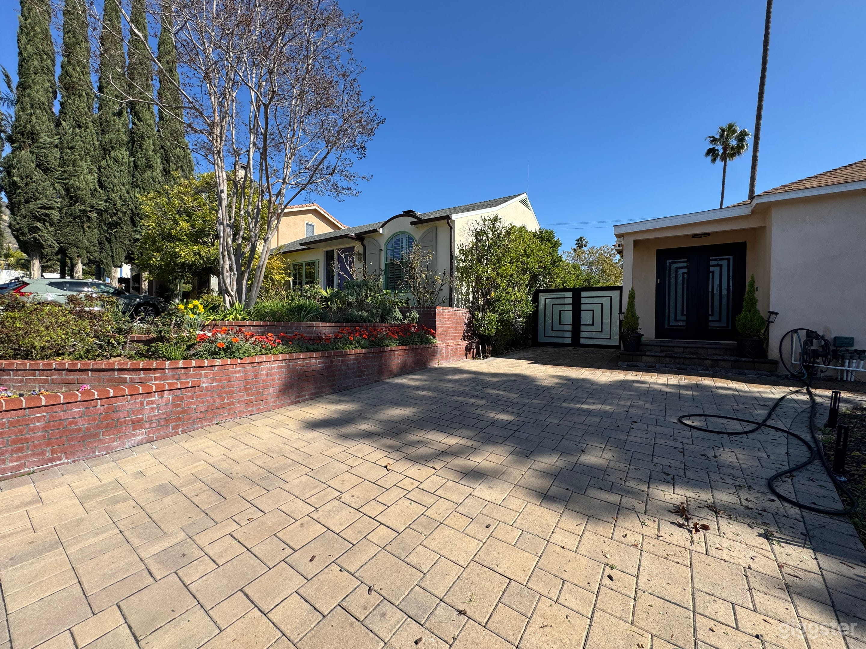 One of a kind house with pool Photo 4