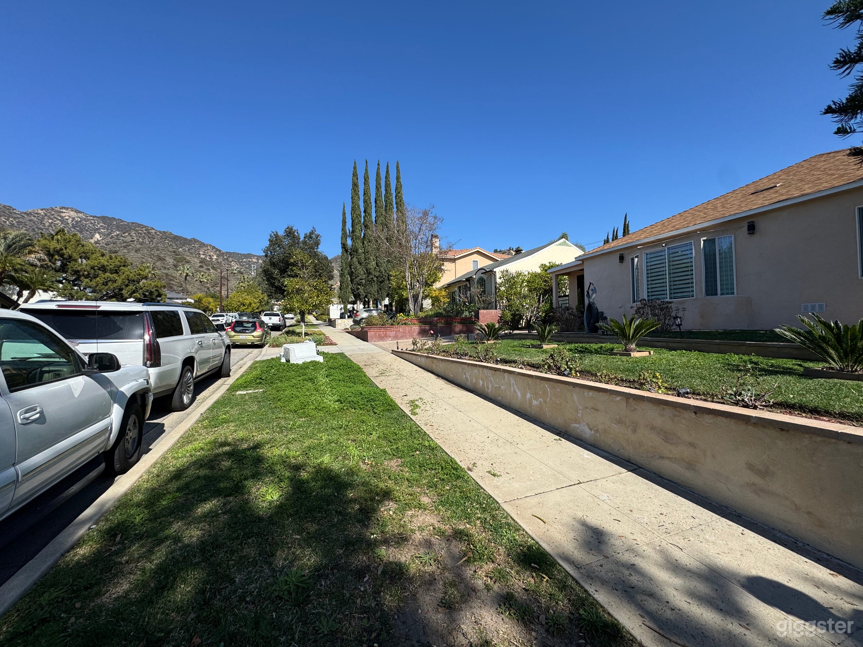 One of a kind house with pool Photo 2