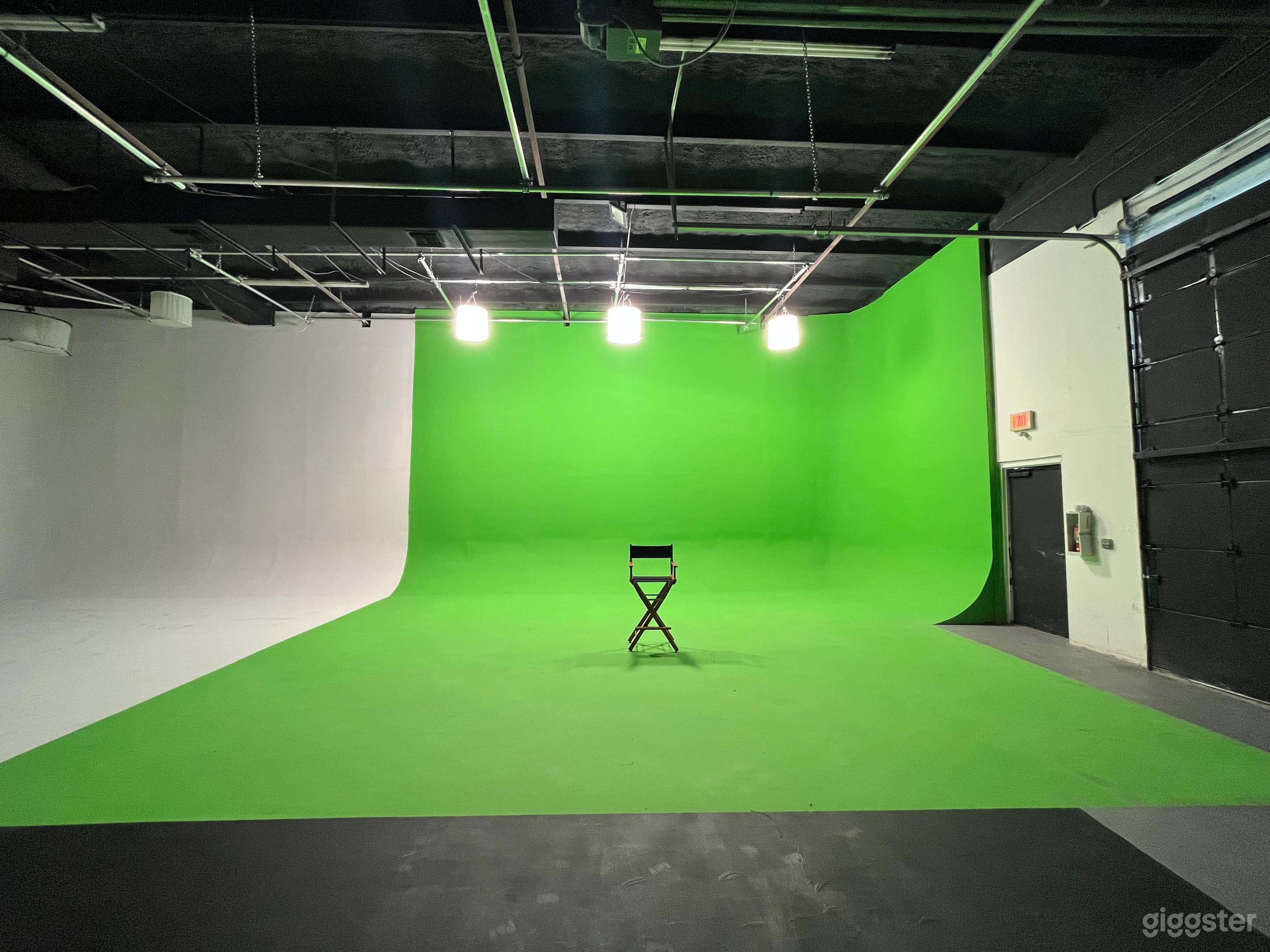 30' x 25' Full Green Screen Studio Photo 1