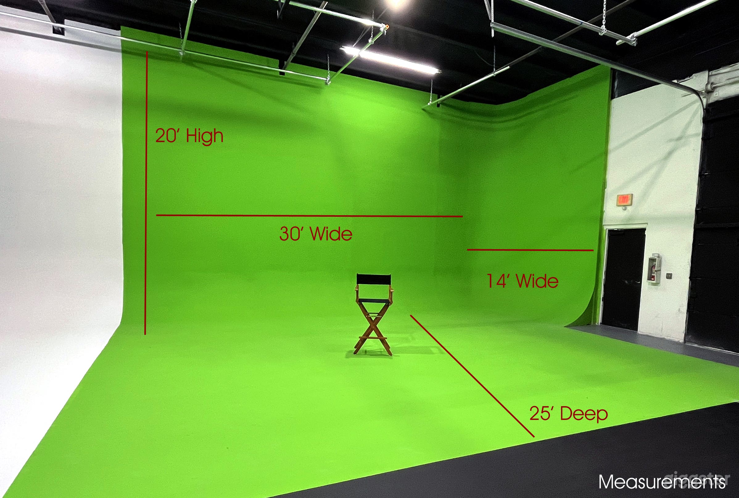30' x 25' Full Green Screen Studio Photo 4