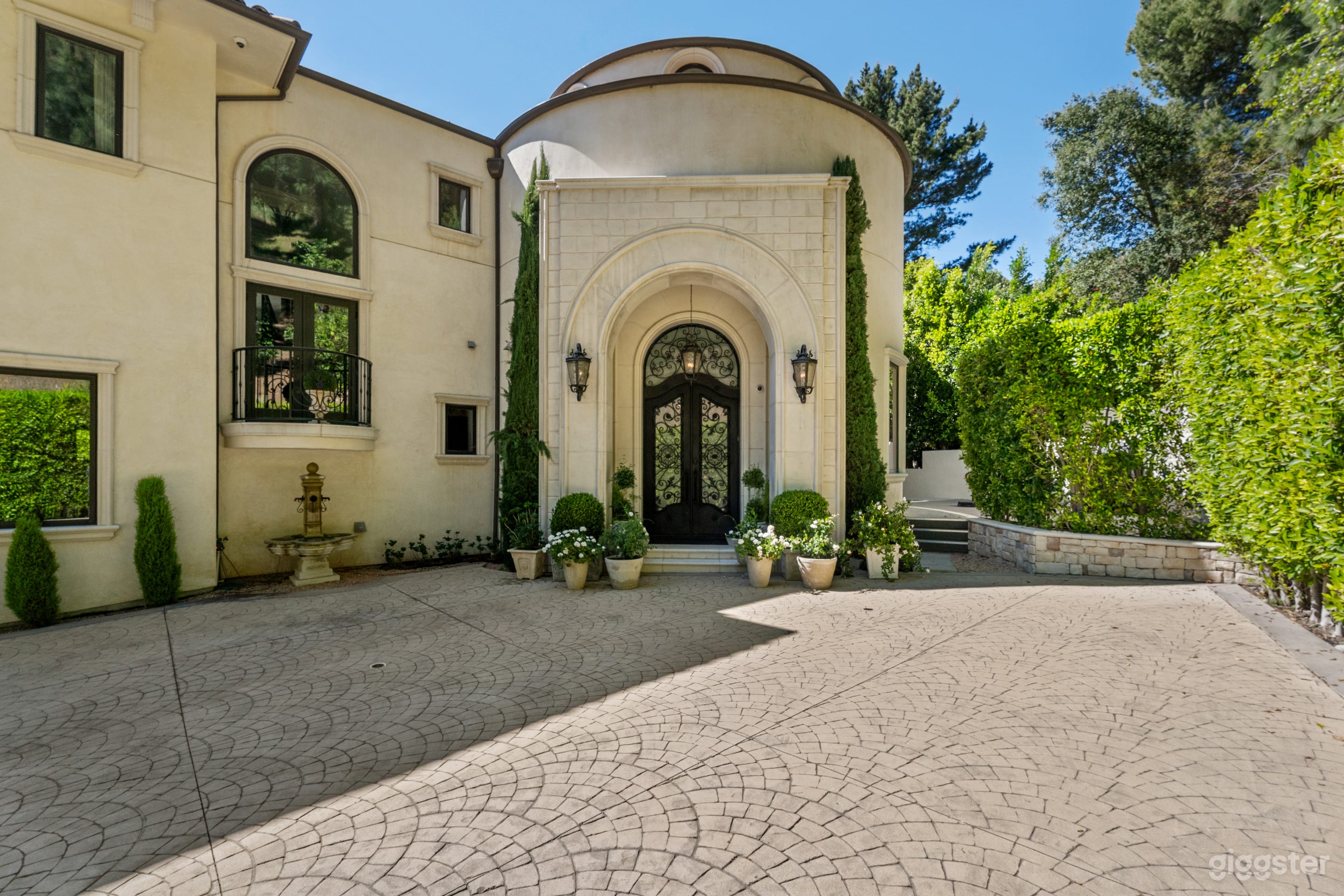 Bel Air Mediterranean Villa with Canyon View Photo 3