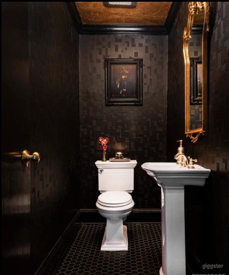  Private Luxe Lounge for Corporate Retreats 