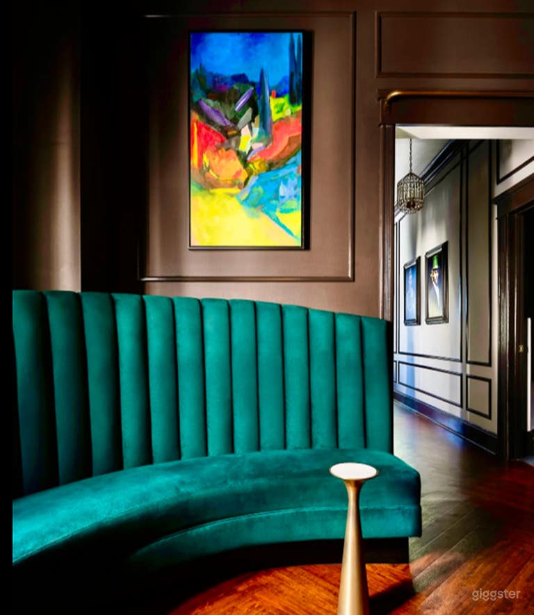  Private Luxe Lounge for Corporate Retreats 