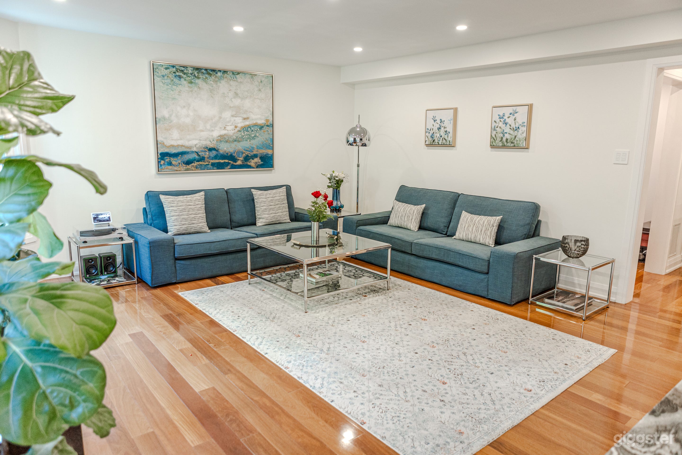 Luxury Minimalist Home with Plants & Perfect Light Photo 2