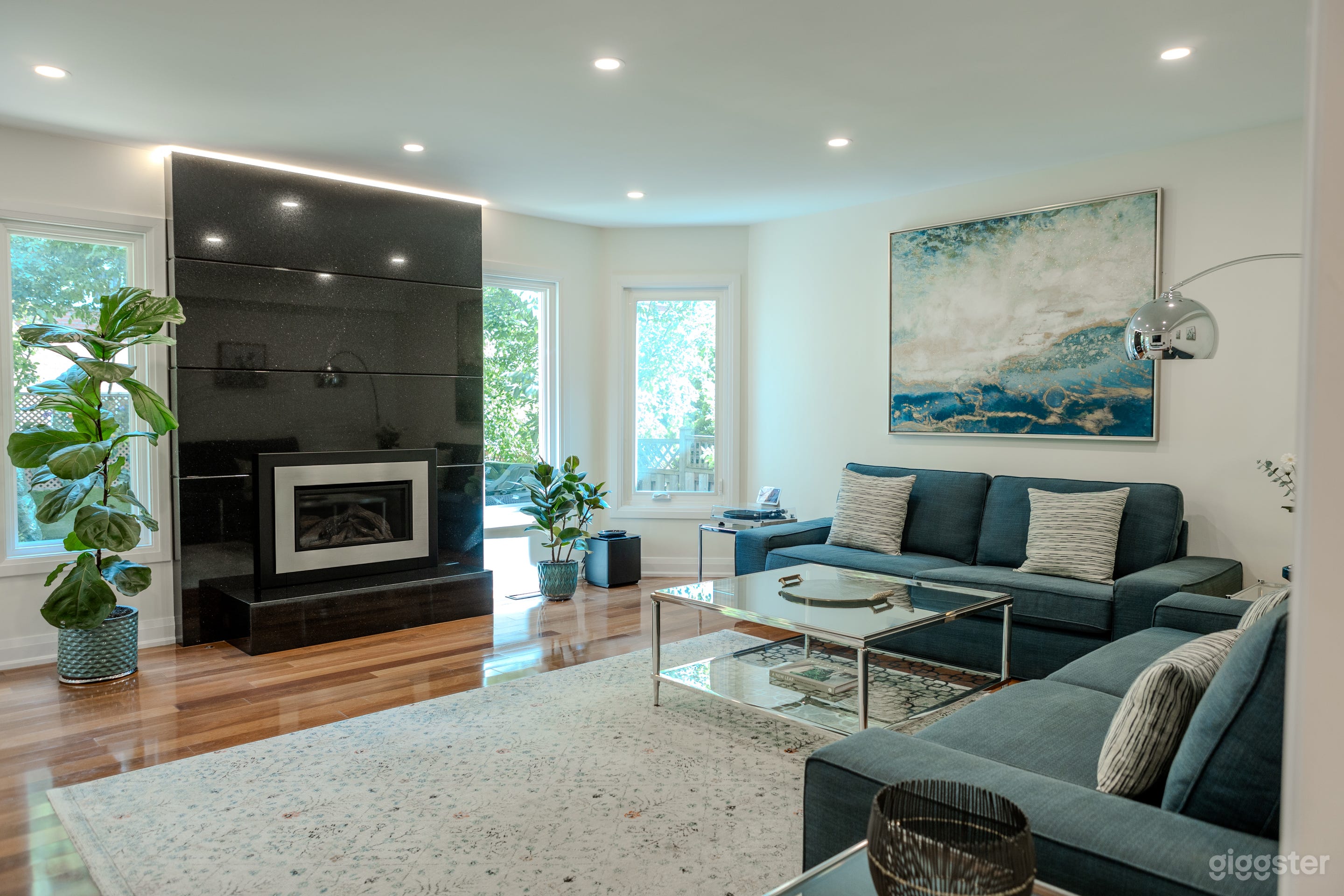 Luxury Minimalist Home with Plants & Perfect Light Photo 1