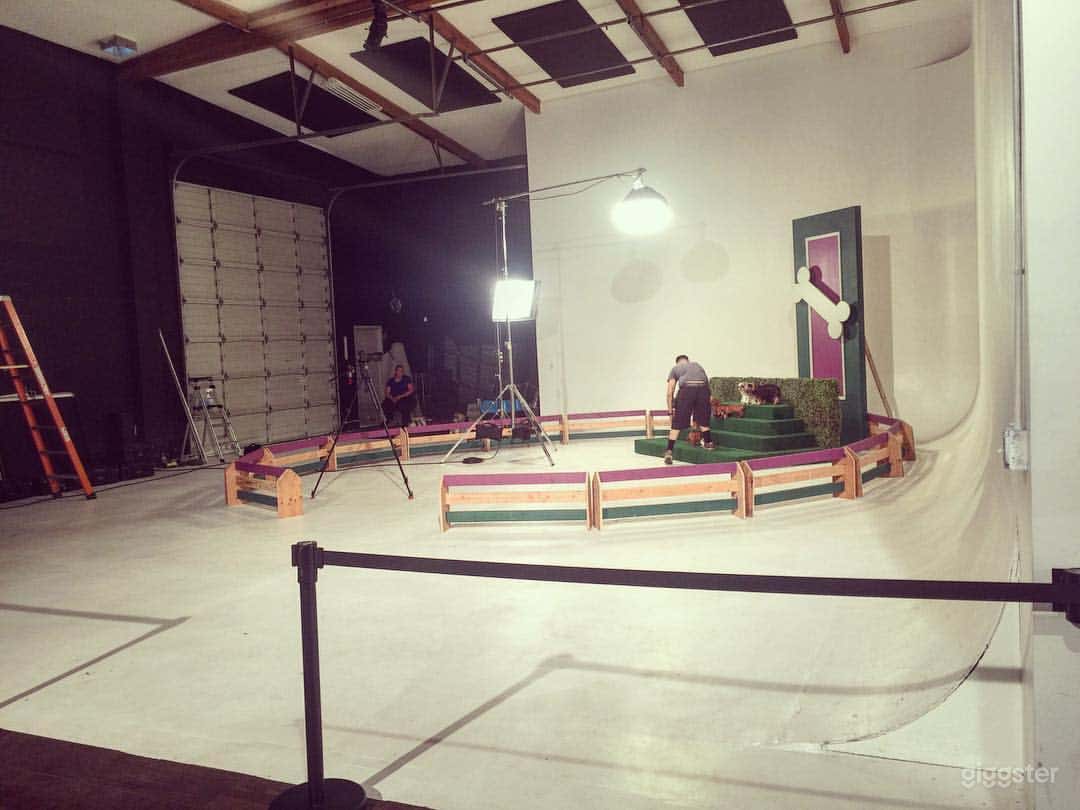 Stage A Studio with White Cyclorama in Canoga Park Photo 3