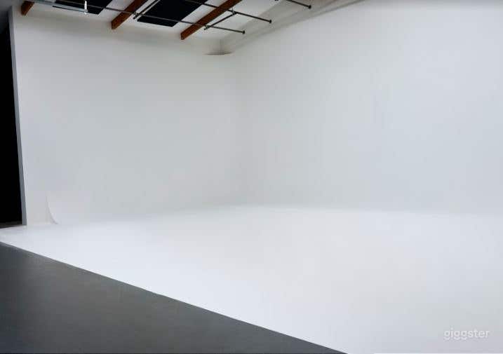 Stage A Studio with White Cyclorama in Canoga Park Photo 2