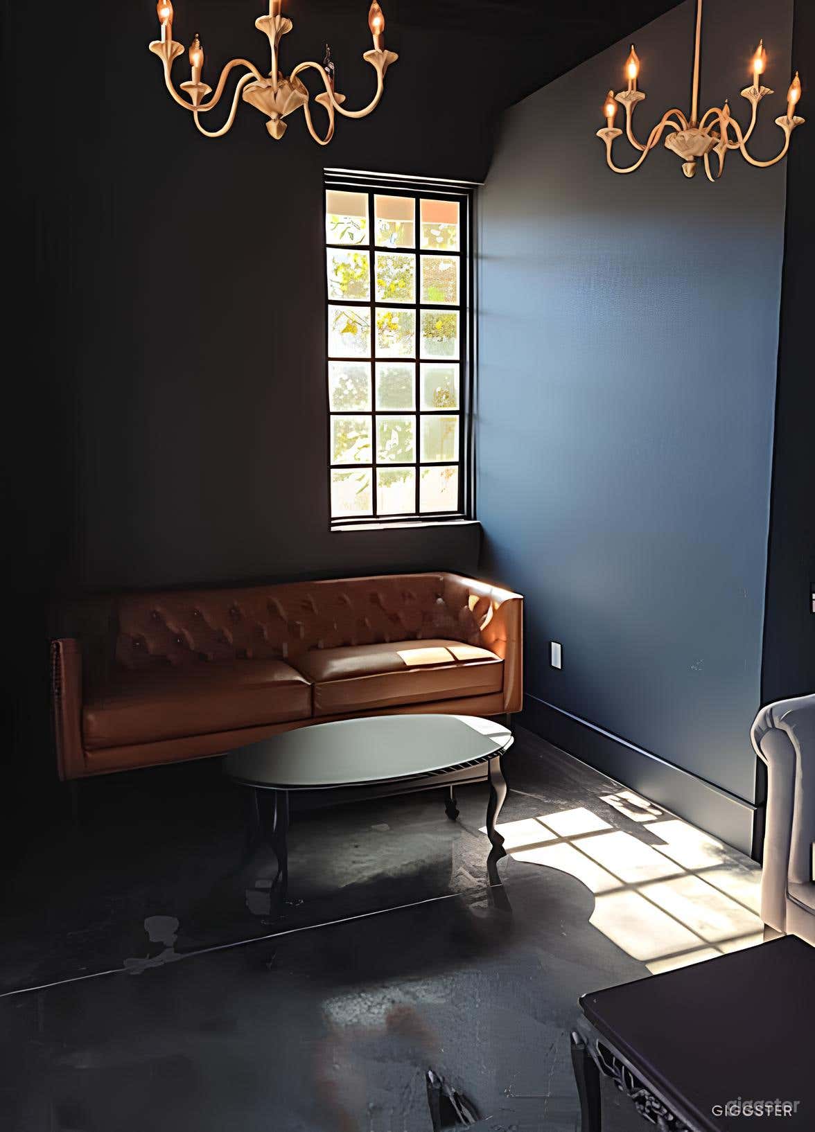 Elegant Back Room Photo 3