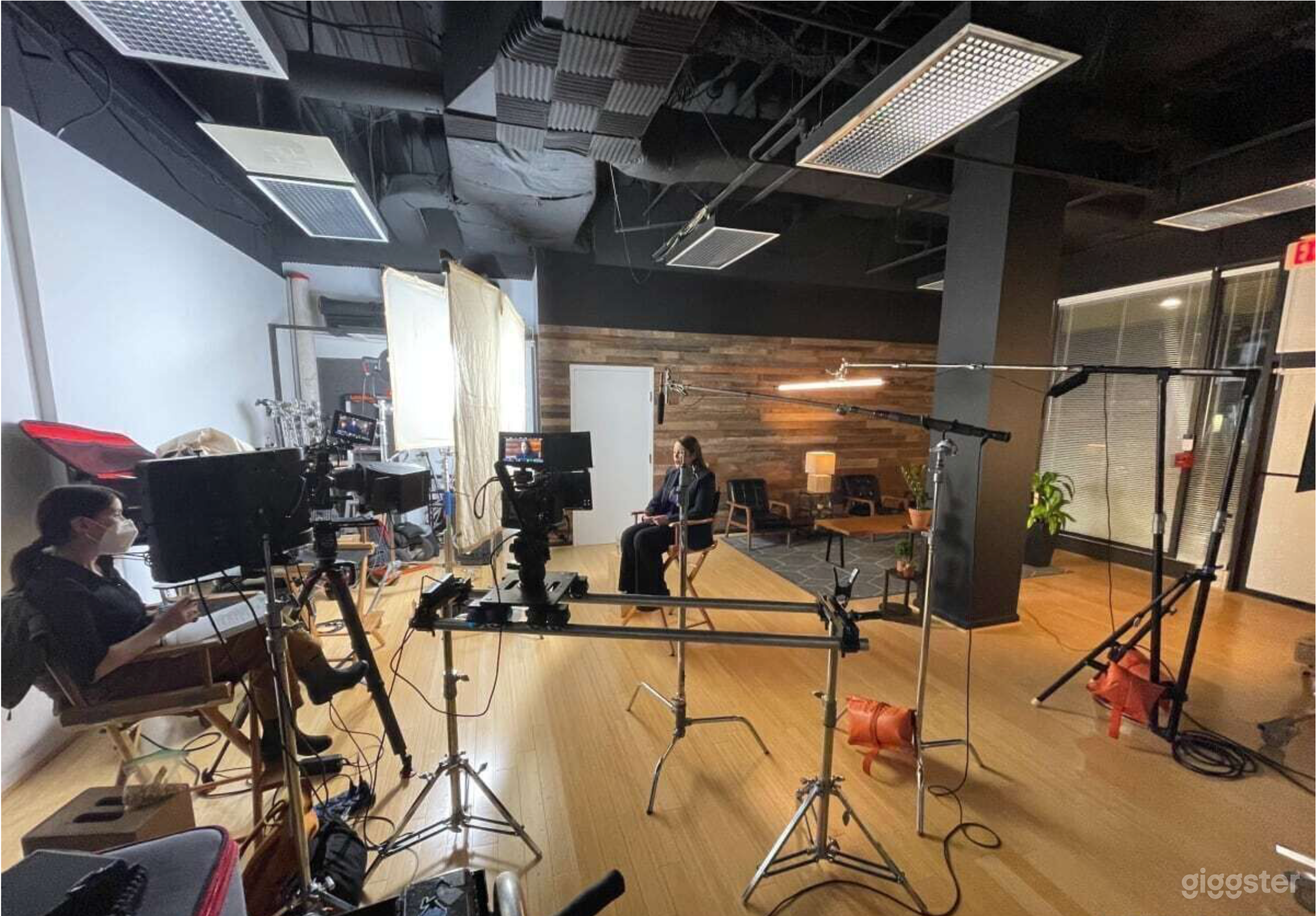 Sunny, Flexible Photo/Video Studio Space Photo 1