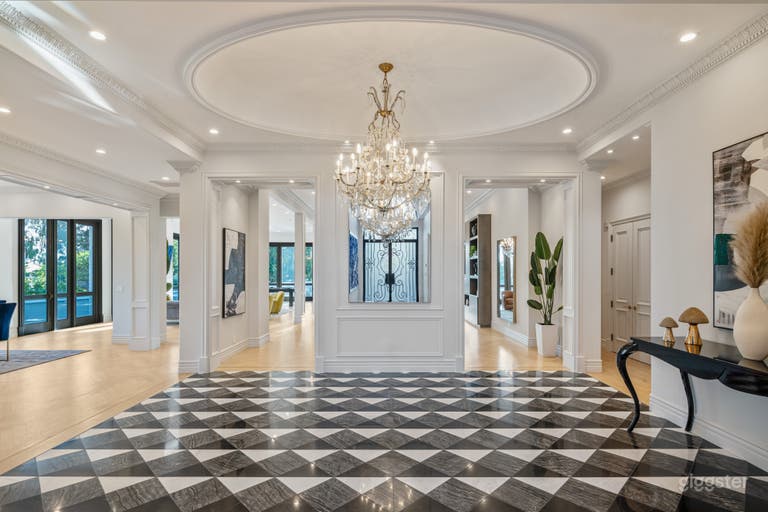  Villa Javu by LuxJB. Luxury mansion in Beverly Hills Flats. 