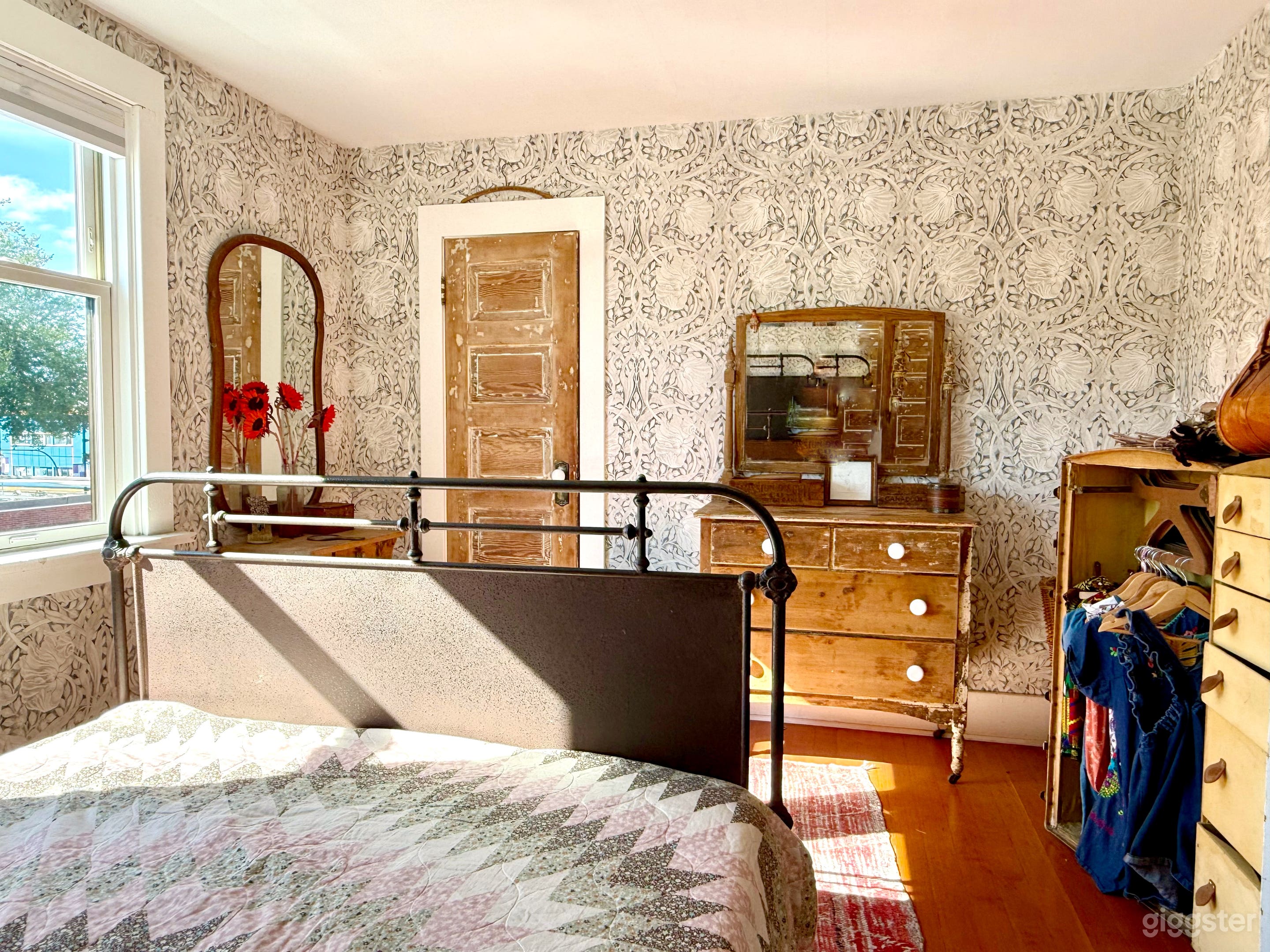 Cool, Comfortable, Vintage Home Photo 2