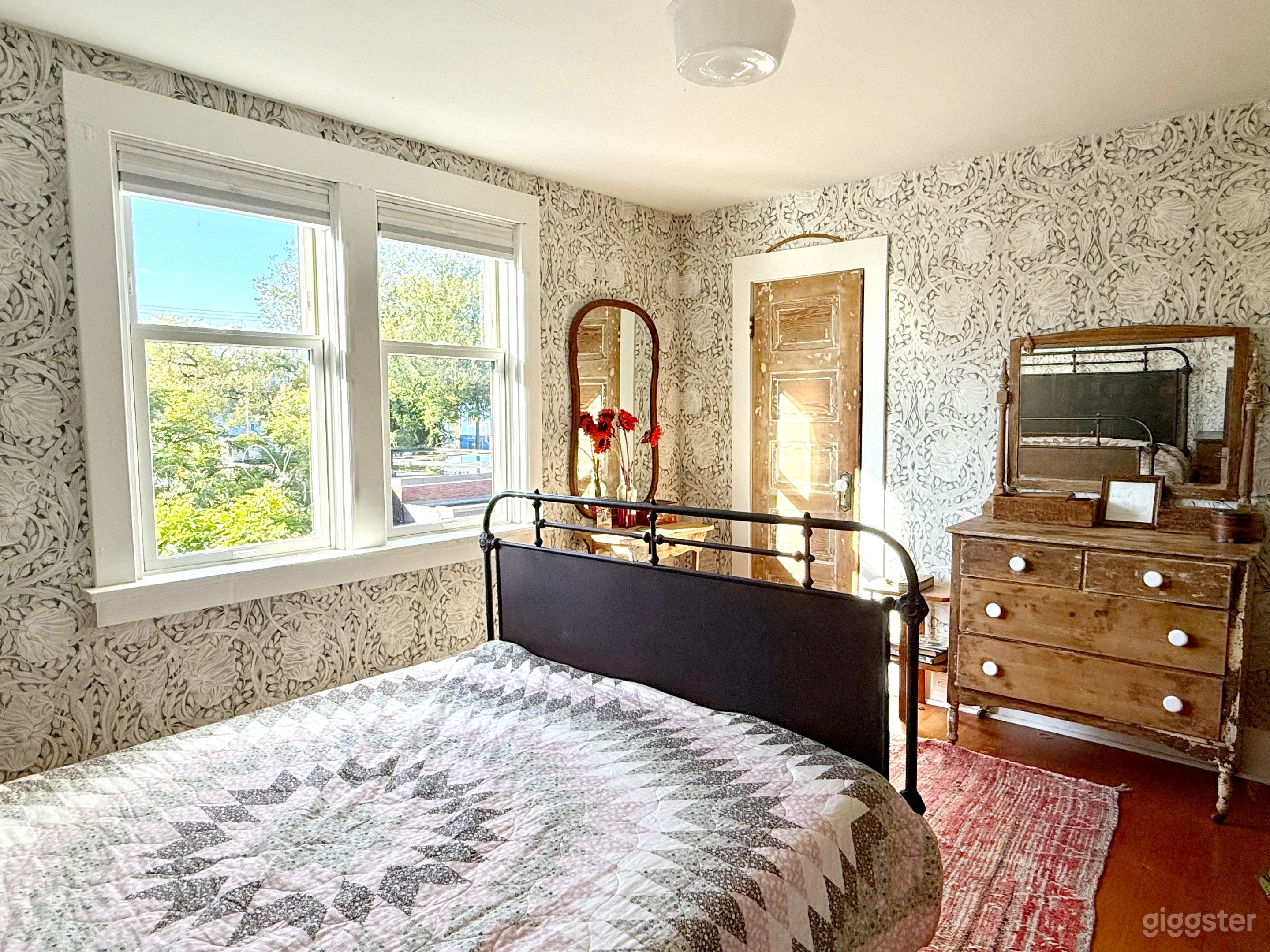 Cool, Comfortable, Vintage Home Photo 1