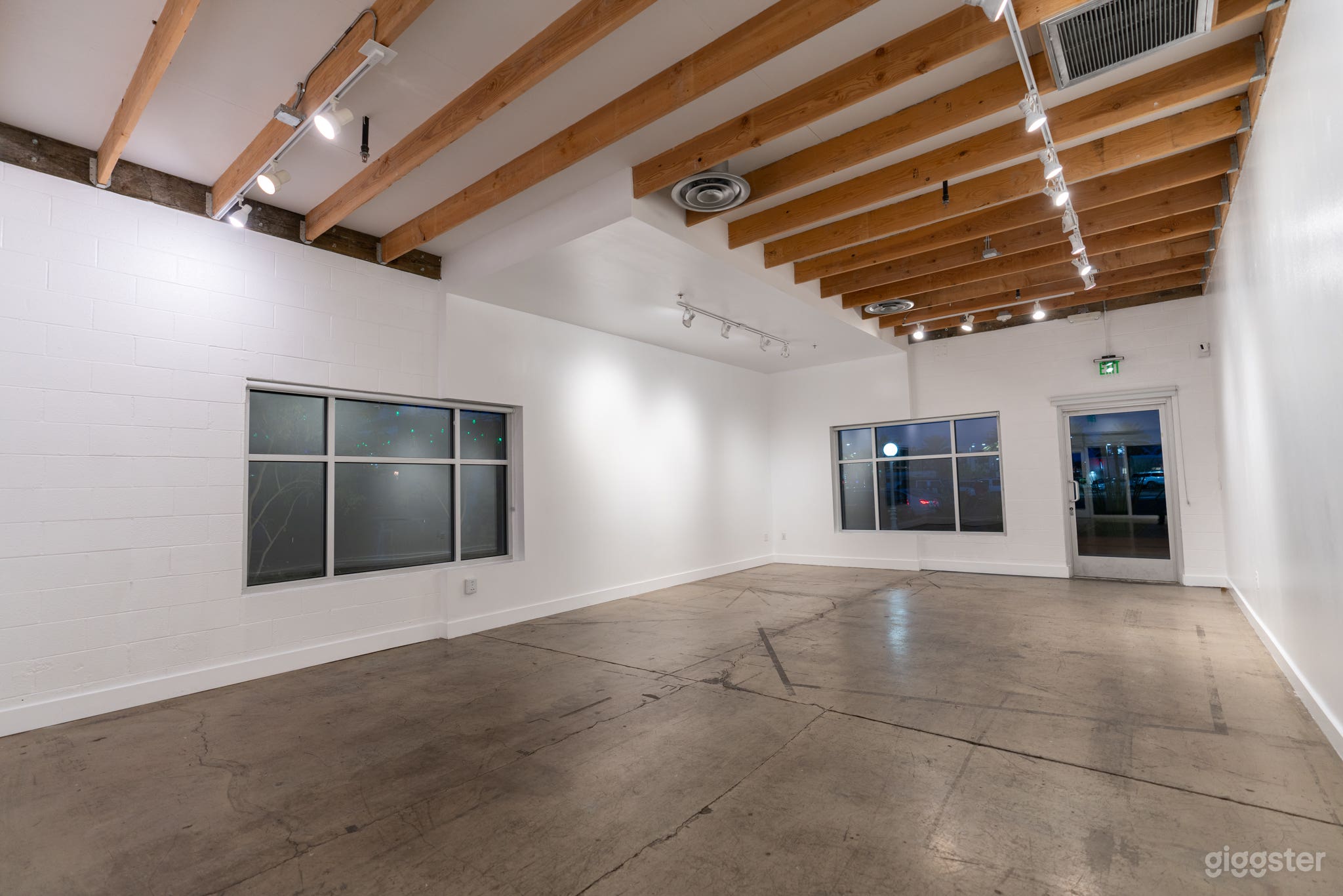 NY Loft Style Event Space. Photo 3