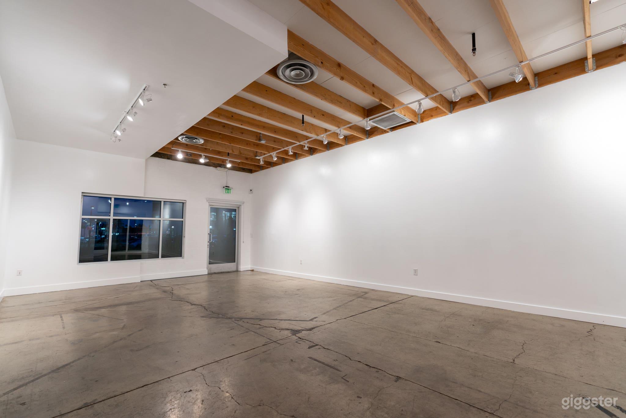 NY Loft Style Event Space. Photo 4