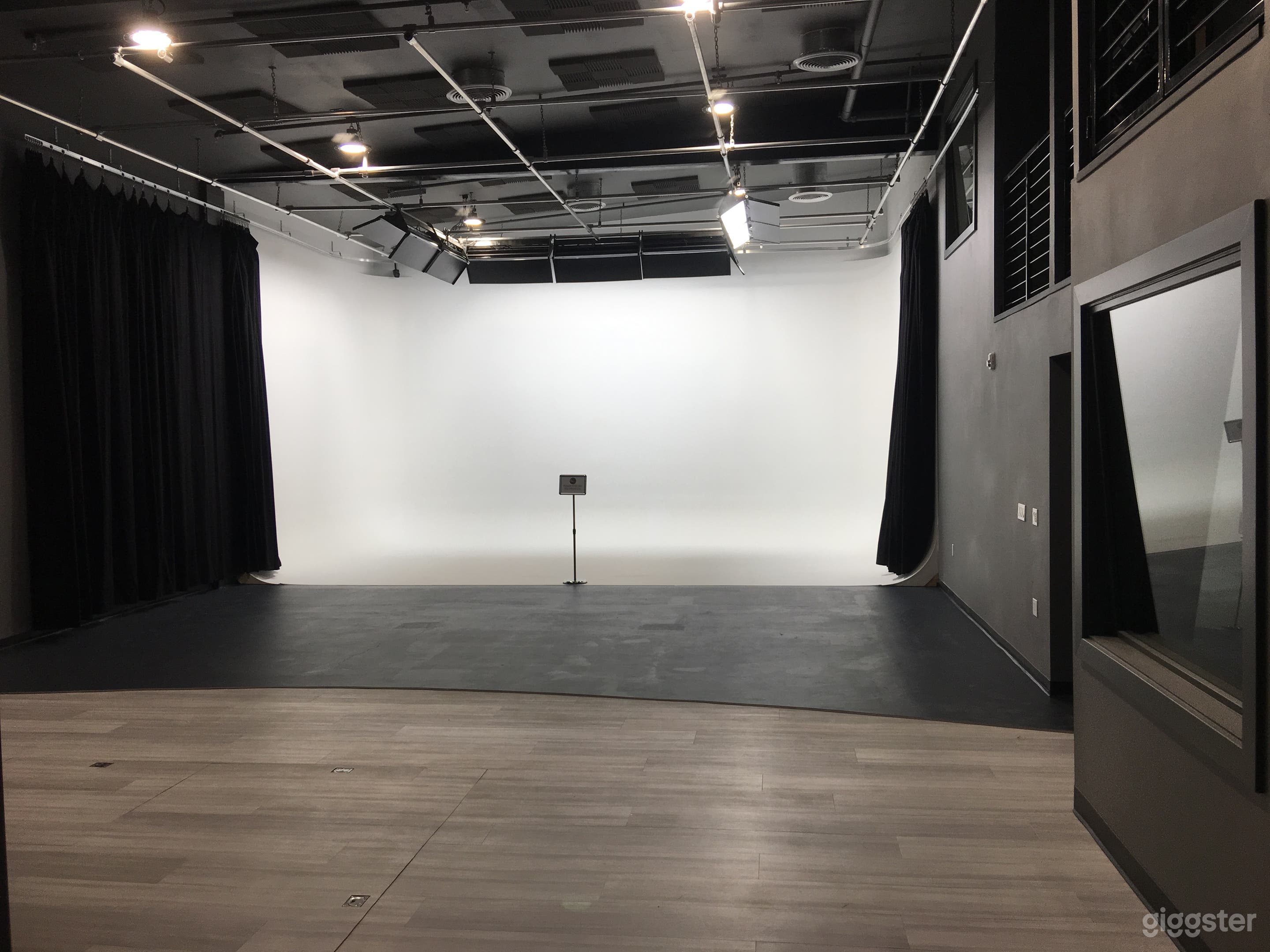White Cyclorama Studio Space Photo 1
