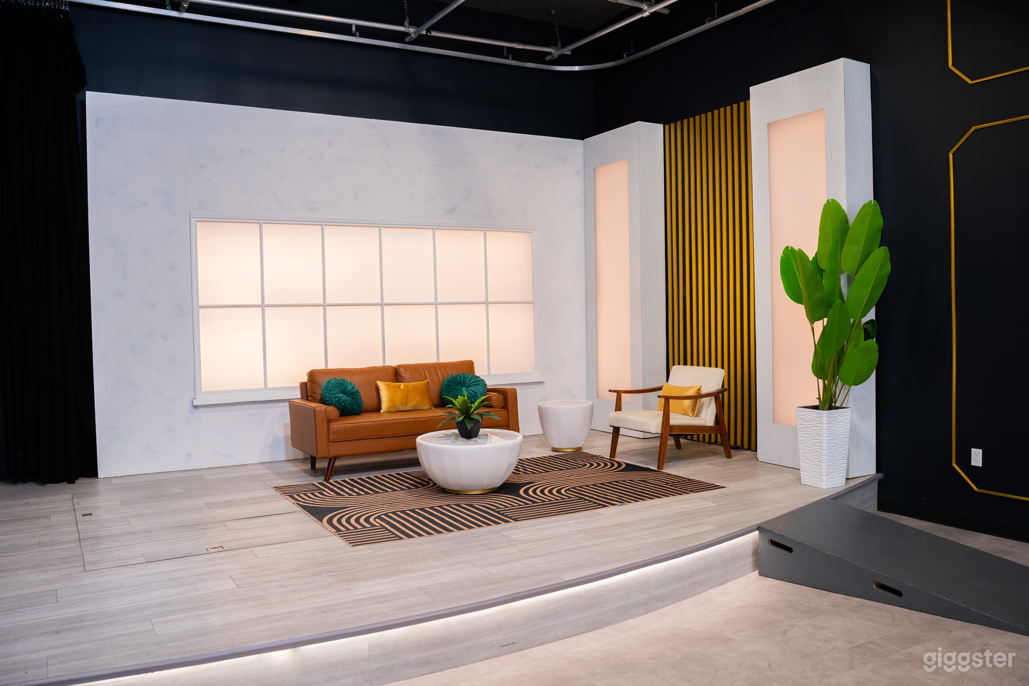 White Cyclorama Studio Space Photo 4