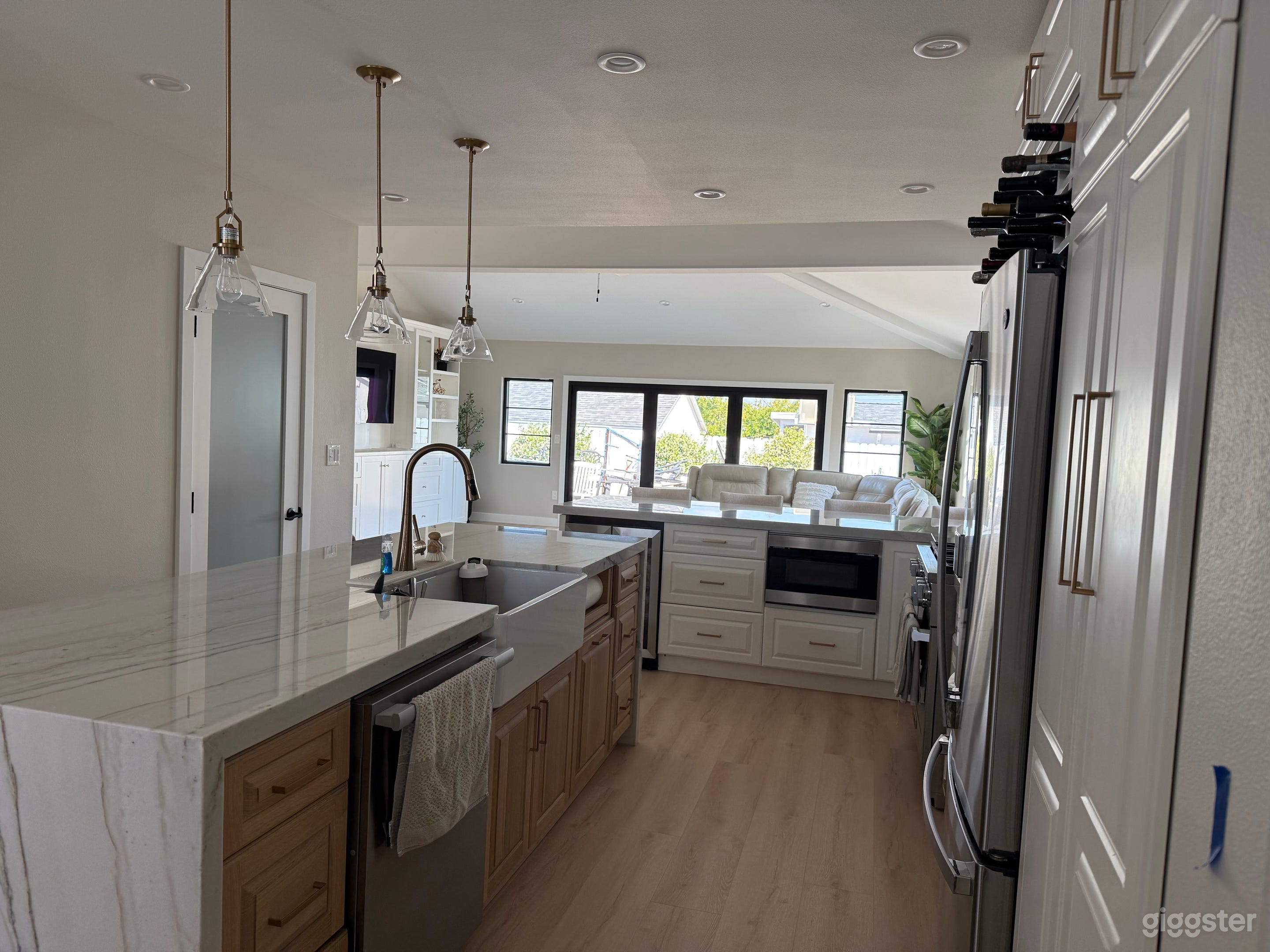 Beautiful Modern Contemporary Home Photo 2