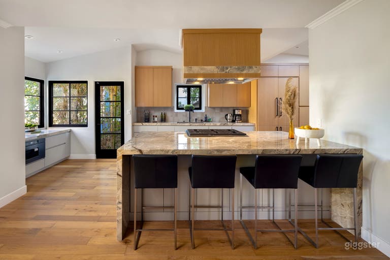  CASA ENCANTA: SPANISH COLONIAL VIEW HOME 