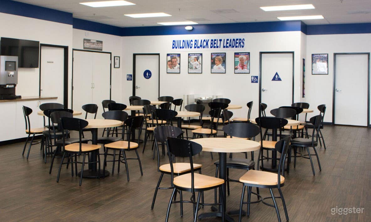 Spacious Dojo - Expansive Layout &amp; Bright Photo 4