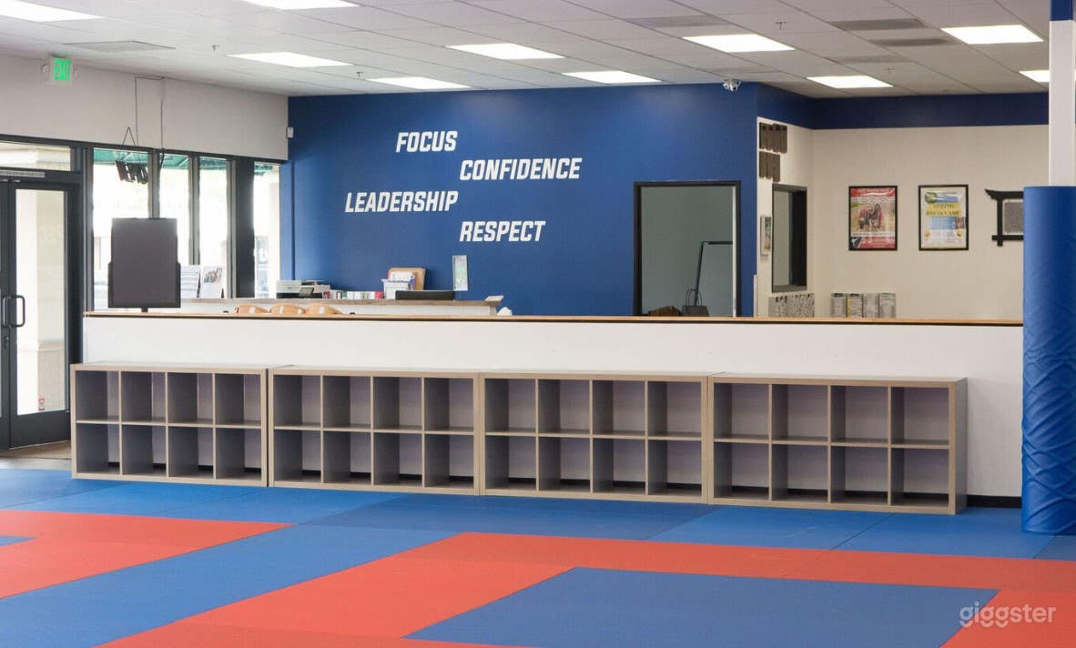 Spacious Dojo - Expansive Layout &amp; Bright Photo 3