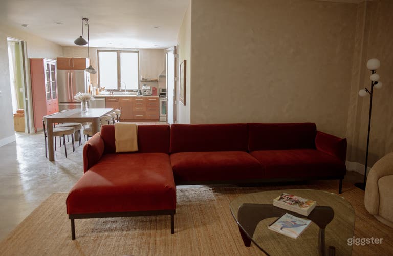  Beautiful Loft — Bright, Modern Top-Floor Location 