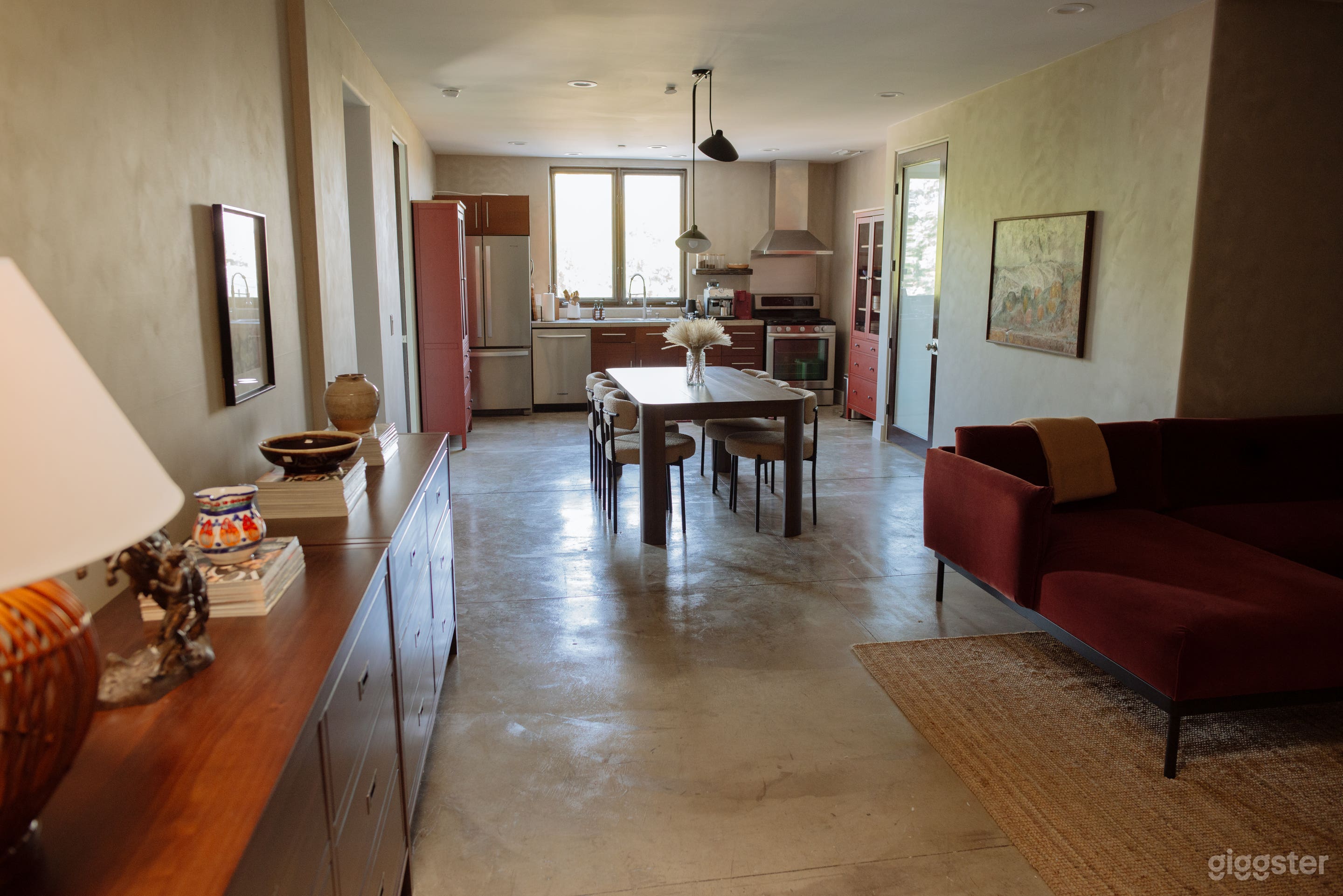 Beautiful Loft — Bright, Modern Top-Floor Location Photo 4