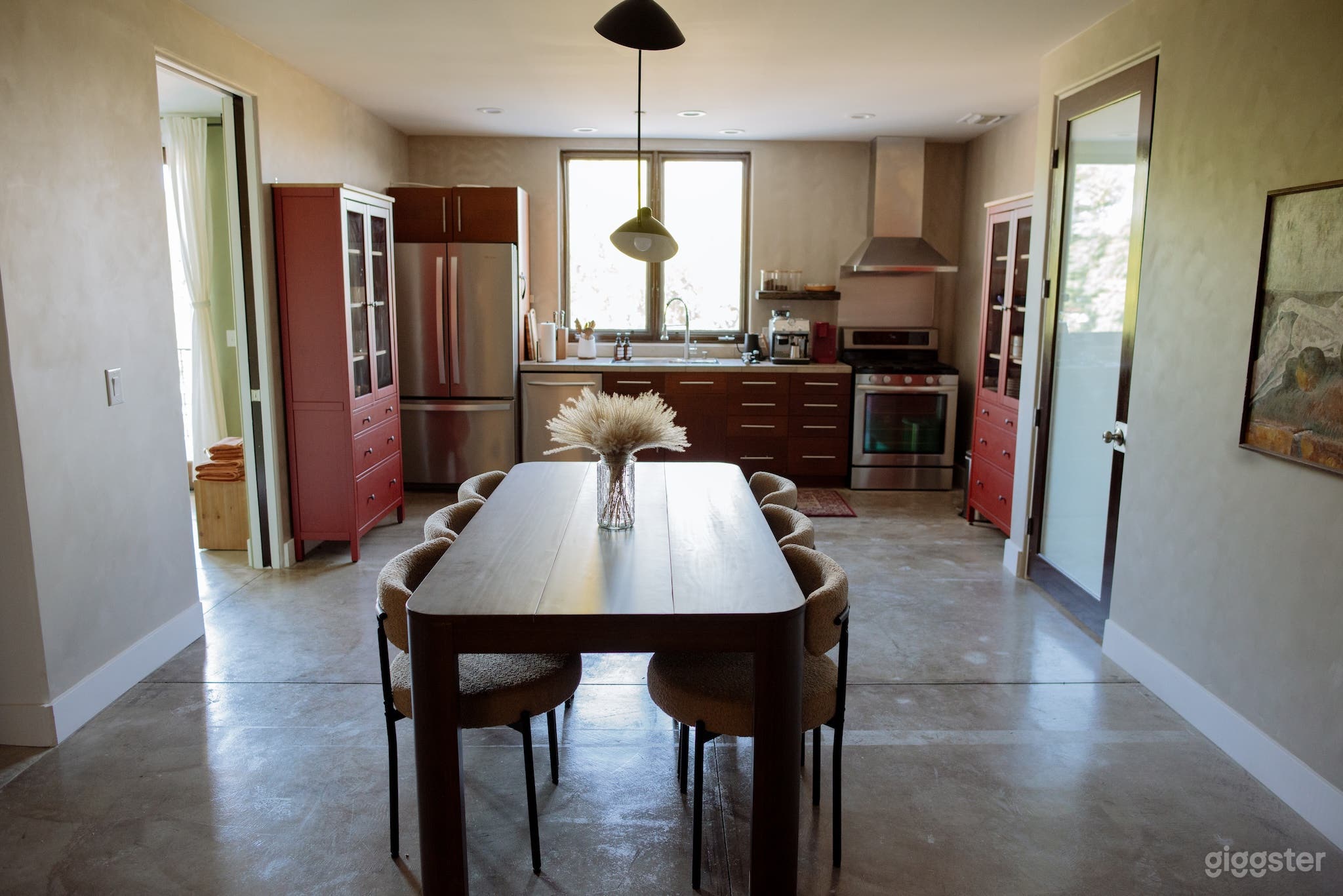 Beautiful Loft — Bright, Modern Top-Floor Location Photo 3