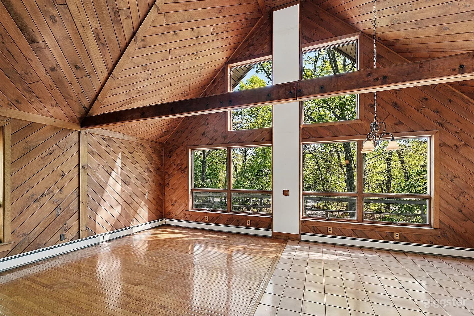 Rustic 1970s Cabin in the East Hampton Woods Photo 4