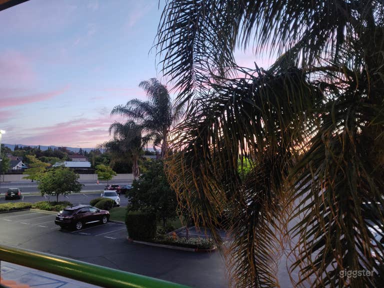  Vue du balcon et parking 